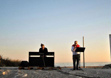 “The dawn of places and its songs”, nella marina di Torre Chianca si attende l’alba con i versi di